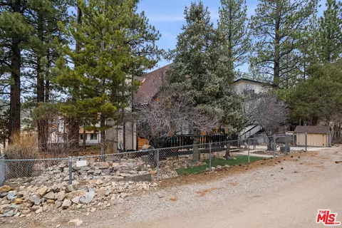 Exterior - 1044 G Ln, Big Bear City, CA 92314 photo 3 of 4
