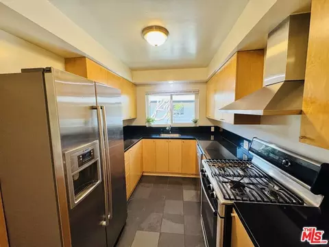 912 6th St #8, Santa Monica, CA 90403