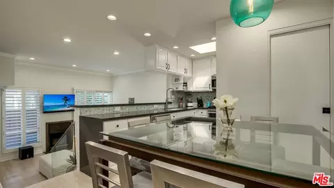 1144 17th St #11, Santa Monica, CA 90403