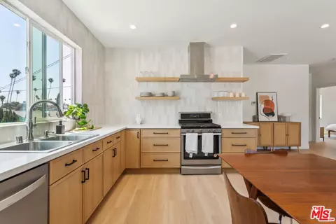 3014 9th Ave, Los Angeles, CA 90018