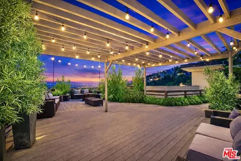 8827 Evanview Dr, Los Angeles, CA 90069