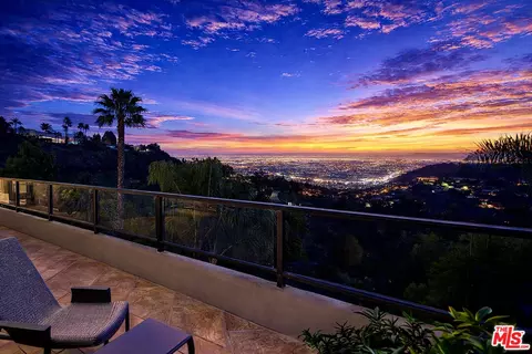 7218 Mulholland Dr, Los Angeles, CA 90068