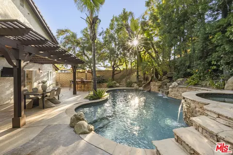 2233 Country Park Ct, Thousand Oaks, CA 91362