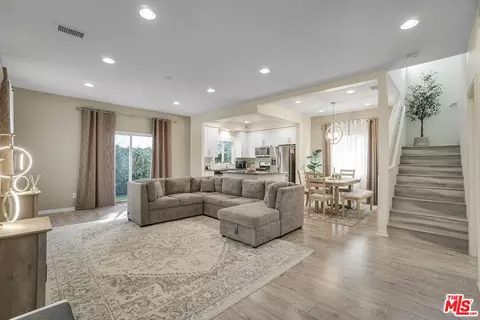 22755 Walnut Park Ln, Newhall, CA 91321