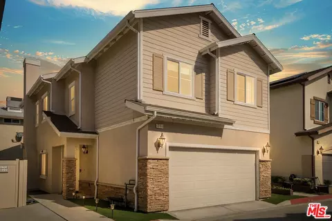 22755 Walnut Park Ln, Newhall, CA 91321