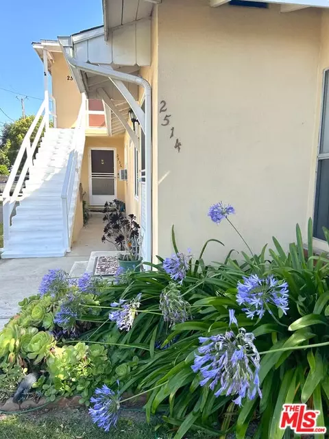2514 W Chandler Blvd, Burbank, CA 91505