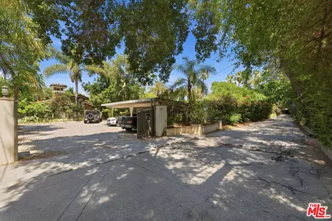 5457 Encino Ave, Encino, CA 91316