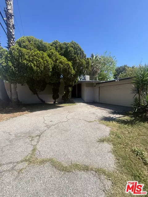 10717 Collins St, North Hollywood, CA 91601
