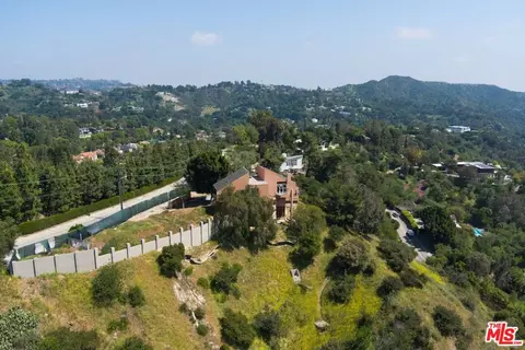3025 Benedict Canyon Dr, Beverly Hills, CA 90210