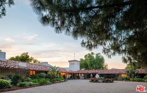 28611 Bamfield Dr, Agoura Hills, CA 91301