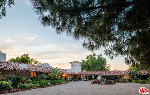 28611 Bamfield Dr, Agoura Hills, CA 91301