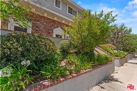 8741 Darby Ave #2, Northridge, CA 91325