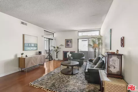 729 S Hobart Blvd #40, Los Angeles, CA 90005