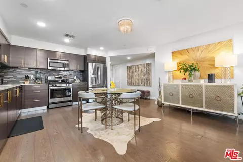5818 Whitsett Ave #402, Valley Village, CA 91607