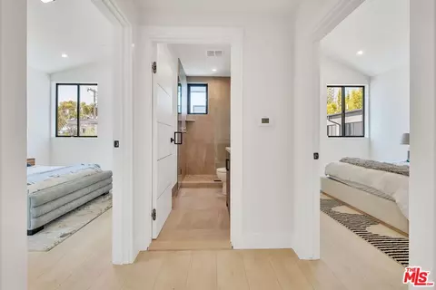 Entry Way - 337 6th Ave, Venice, CA 90291 photo 4 of 4