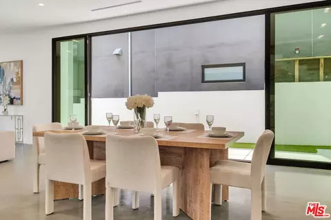 Dining - 337 6th Ave, Venice, CA 90291 photo 1 of 2