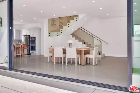 Dining - 337 6th Ave, Venice, CA 90291 photo 2 of 2