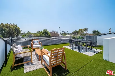 Exterior - 337 6th Ave, Venice, CA 90291 photo 4 of 8
