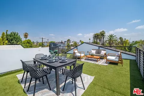 Exterior - 337 6th Ave, Venice, CA 90291 photo 5 of 8
