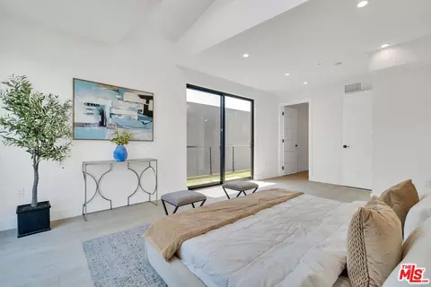 Bedroom - 337 6th Ave, Venice, CA 90291 photo 2 of 6