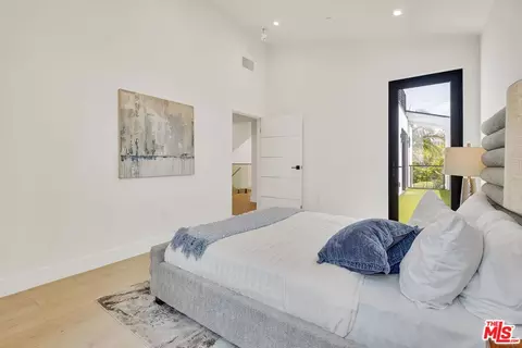 Bedroom - 337 6th Ave, Venice, CA 90291 photo 4 of 6
