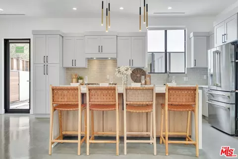 Kitchen - 337 6th Ave, Venice, CA 90291 photo 1 of 2