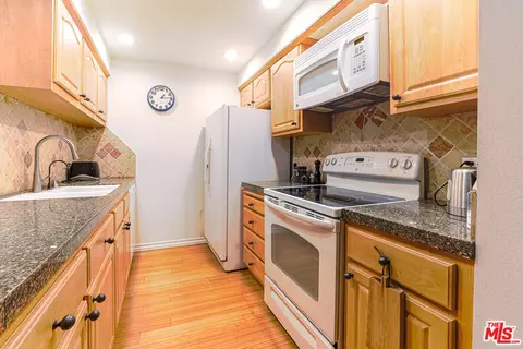 8105 Raintree Cir, Culver City, CA 90230