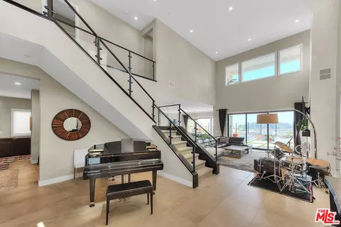 20558 W Overlook Ct, Porter Ranch, CA 91326