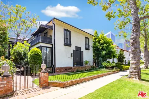 9936 Robbins Dr, Beverly Hills, CA 90212