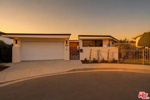 4207 Don Alanis Pl, Los Angeles, CA 90008