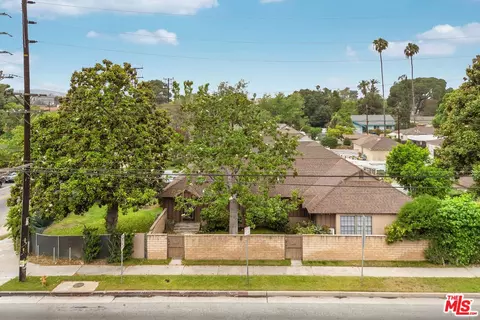 10603 Camarillo St, North Hollywood, CA 91602
