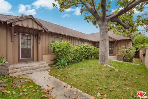 10603 Camarillo St, North Hollywood, CA 91602