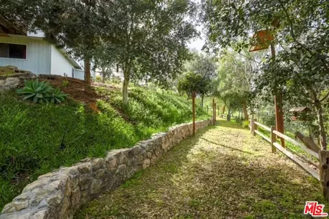 Exterior - 335 Morro Hills Rd, Fallbrook, CA 92028 photo 9 of 10