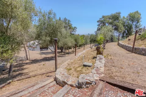Exterior - 335 Morro Hills Rd, Fallbrook, CA 92028 photo 7 of 10