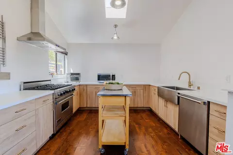 Kitchen - 335 Morro Hills Rd, Fallbrook, CA 92028 photo 2 of 4