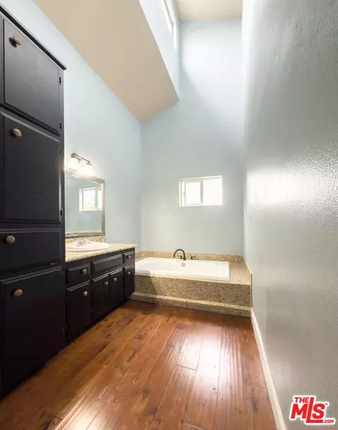 Entry Way - 335 Morro Hills Rd, Fallbrook, CA 92028 photo 2 of 4