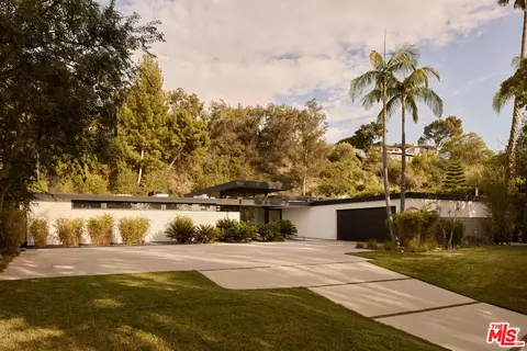 570 Evelyn Pl, Beverly Hills, CA 90210