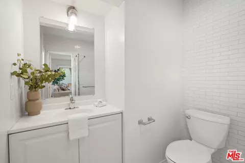 Bath - 411 E Randolph St, Glendale, CA 91207 photo 4 of 6