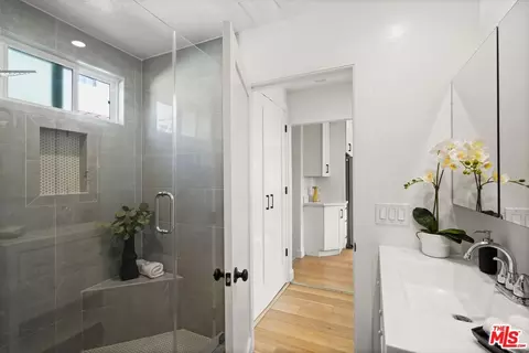 Bath - 411 E Randolph St, Glendale, CA 91207 photo 3 of 6