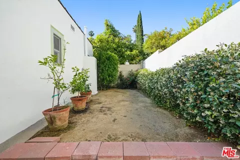 Exterior - 411 E Randolph St, Glendale, CA 91207 photo 7 of 20