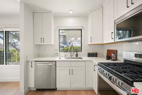 Kitchen - 411 E Randolph St, Glendale, CA 91207 photo 2 of 4