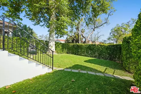 Exterior - 411 E Randolph St, Glendale, CA 91207 photo 5 of 20