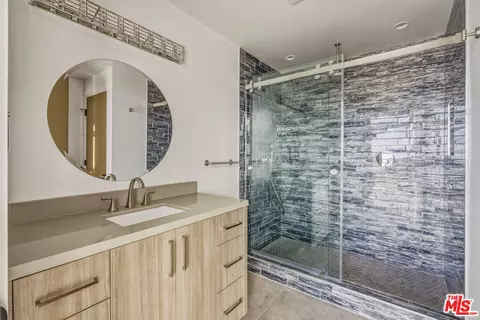 Bath - 429 Ripon Ave, Yucca Valley, CA 92284 photo 3 of 5