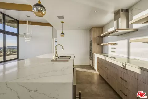Kitchen - 429 Ripon Ave, Yucca Valley, CA 92284 photo 3 of 7