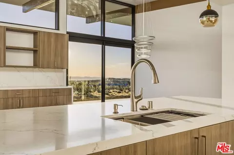 Kitchen - 429 Ripon Ave, Yucca Valley, CA 92284 photo 6 of 7