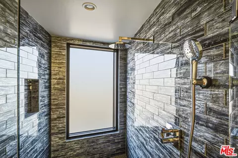 Bath - 429 Ripon Ave, Yucca Valley, CA 92284 photo 2 of 5