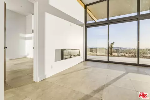 Living - 429 Ripon Ave, Yucca Valley, CA 92284 photo 6 of 9