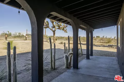 Exterior - 365 Rainbow Dr, Yucca Valley, CA 92284 photo 6 of 12
