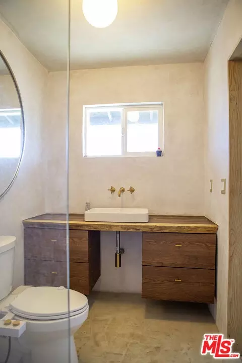Bath - 365 Rainbow Dr, Yucca Valley, CA 92284 photo 4 of 4