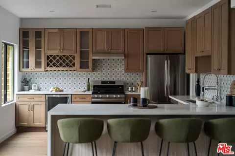 8506 Oak Ct, Los Angeles, CA 90046